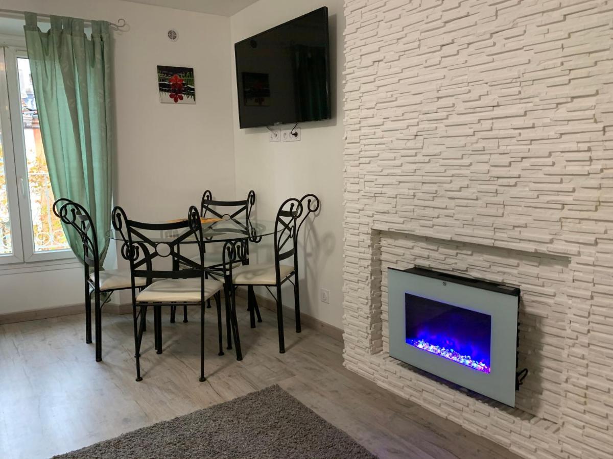 Formidable Studio Au Coeur Historique De Frejus Appartement Buitenkant foto